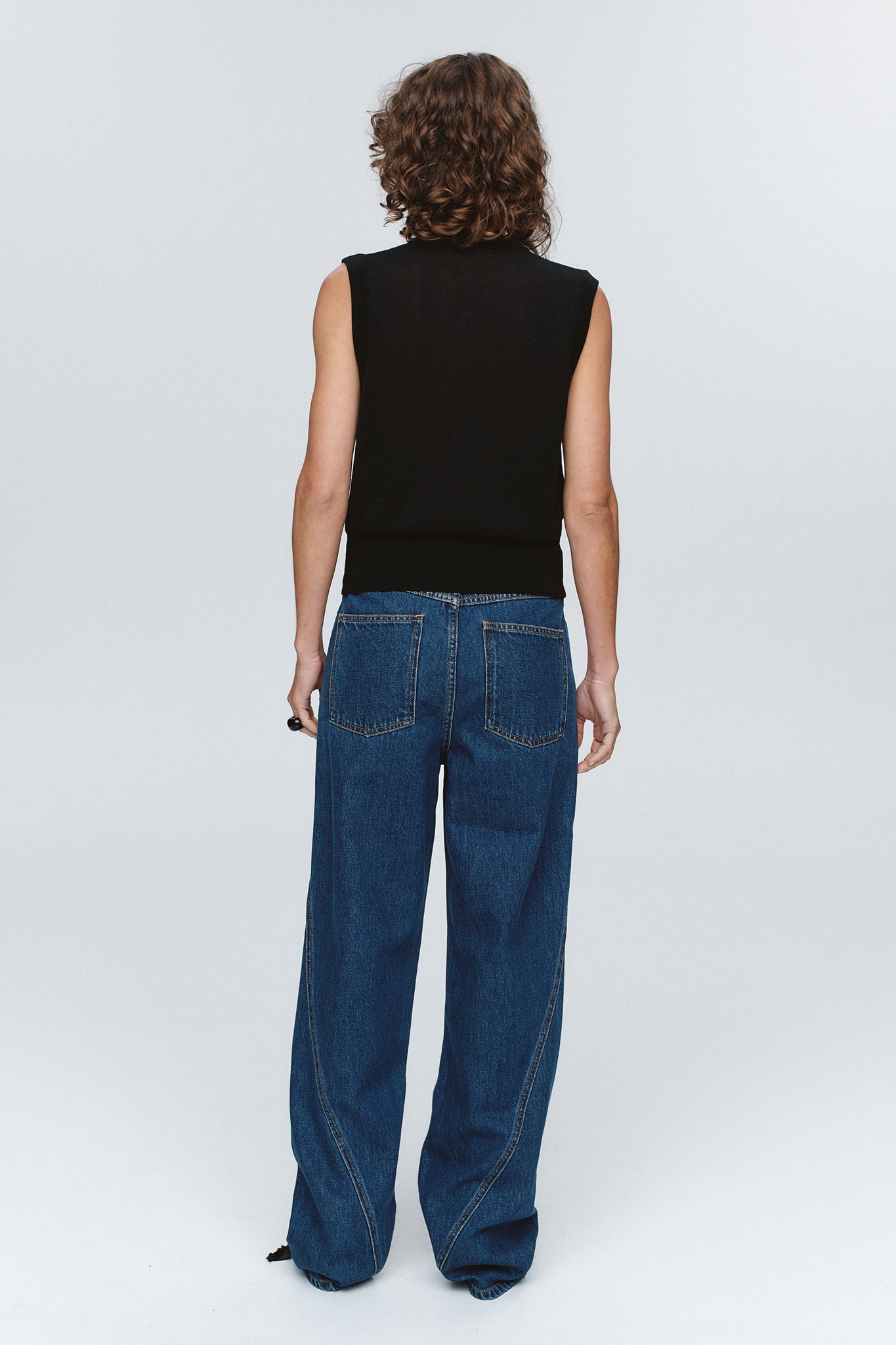 FOUNDATIONS VEST - BLACK