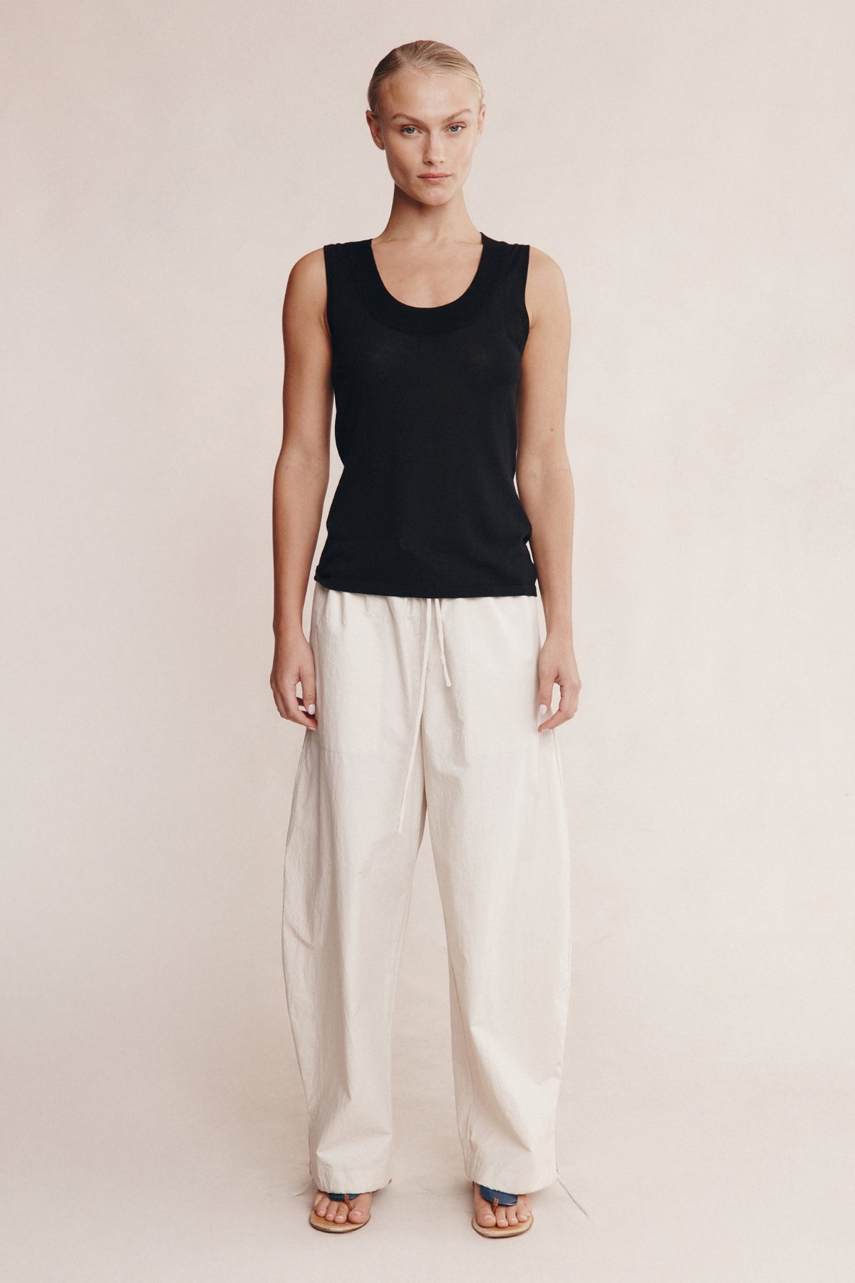 VENEDA SINGLET - BLACK