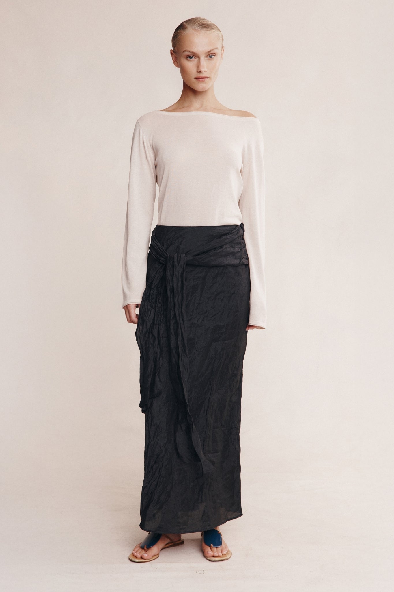 CASTER SKIRT - BLACK
