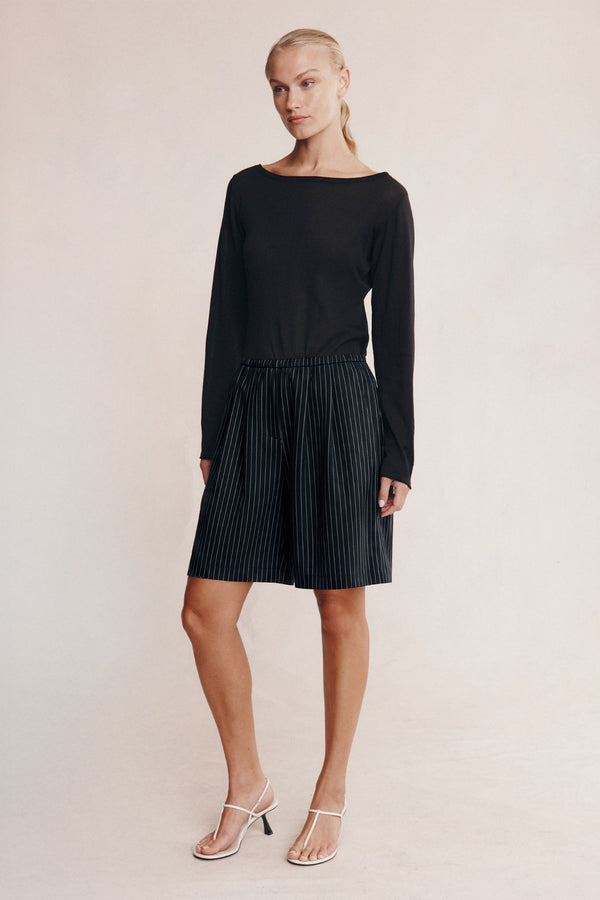 NARA SHORT - BLACK PIN STRIPE