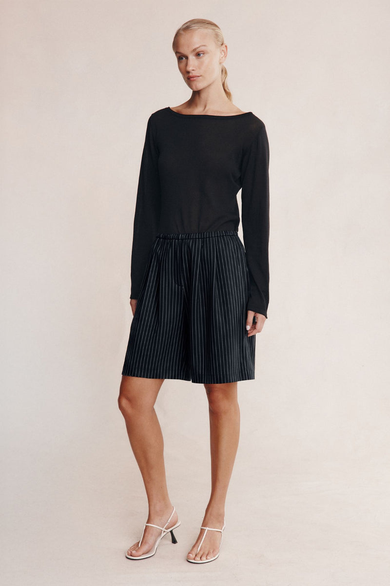 NARA SHORT - BLACK PIN STRIPE