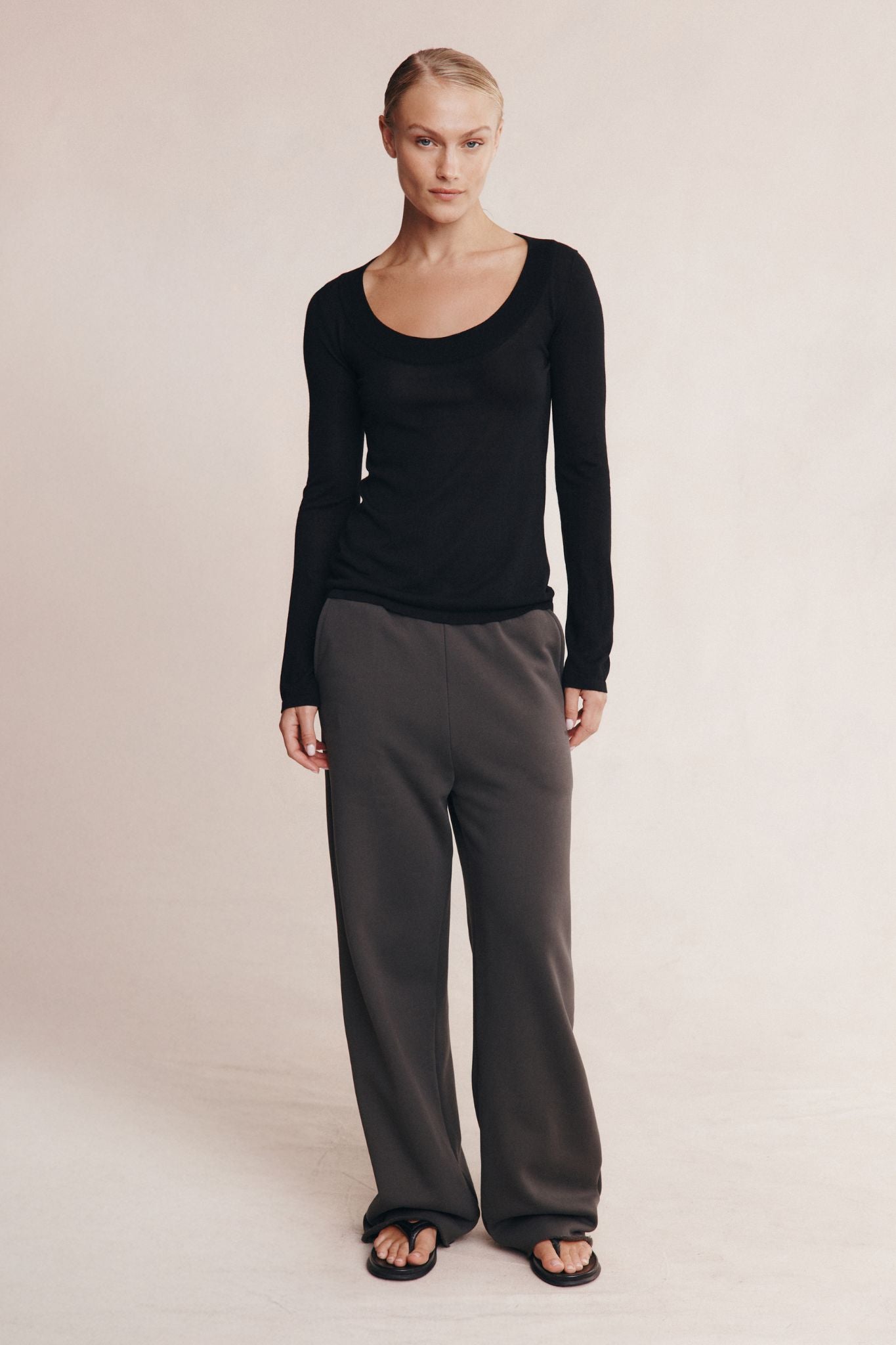 VENEDA TOP - BLACK