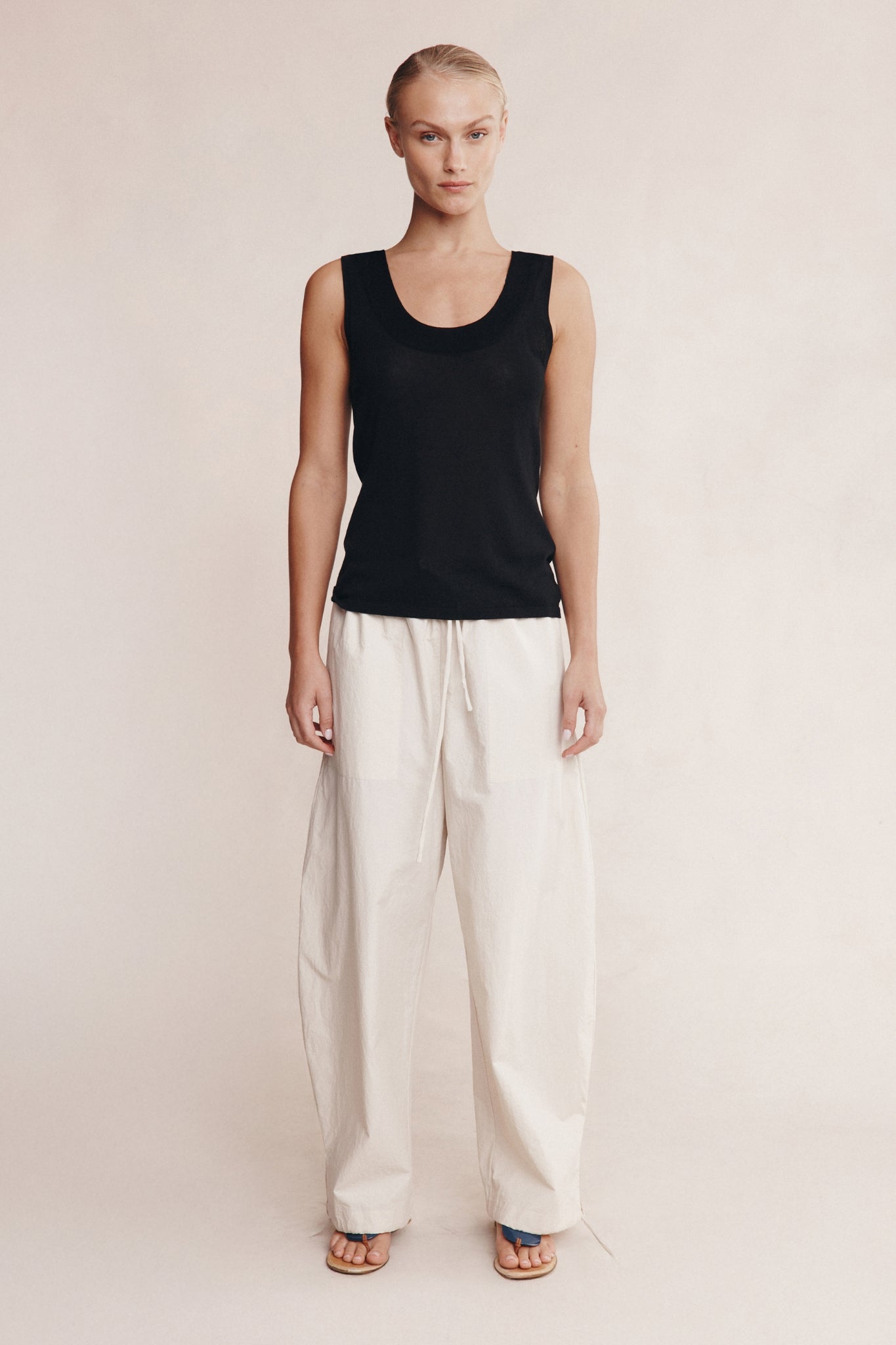 VENEDA SINGLET - BLACK