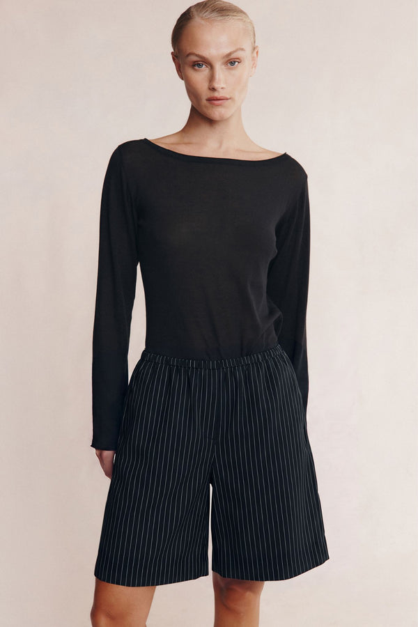 NARA SHORT - BLACK PIN STRIPE