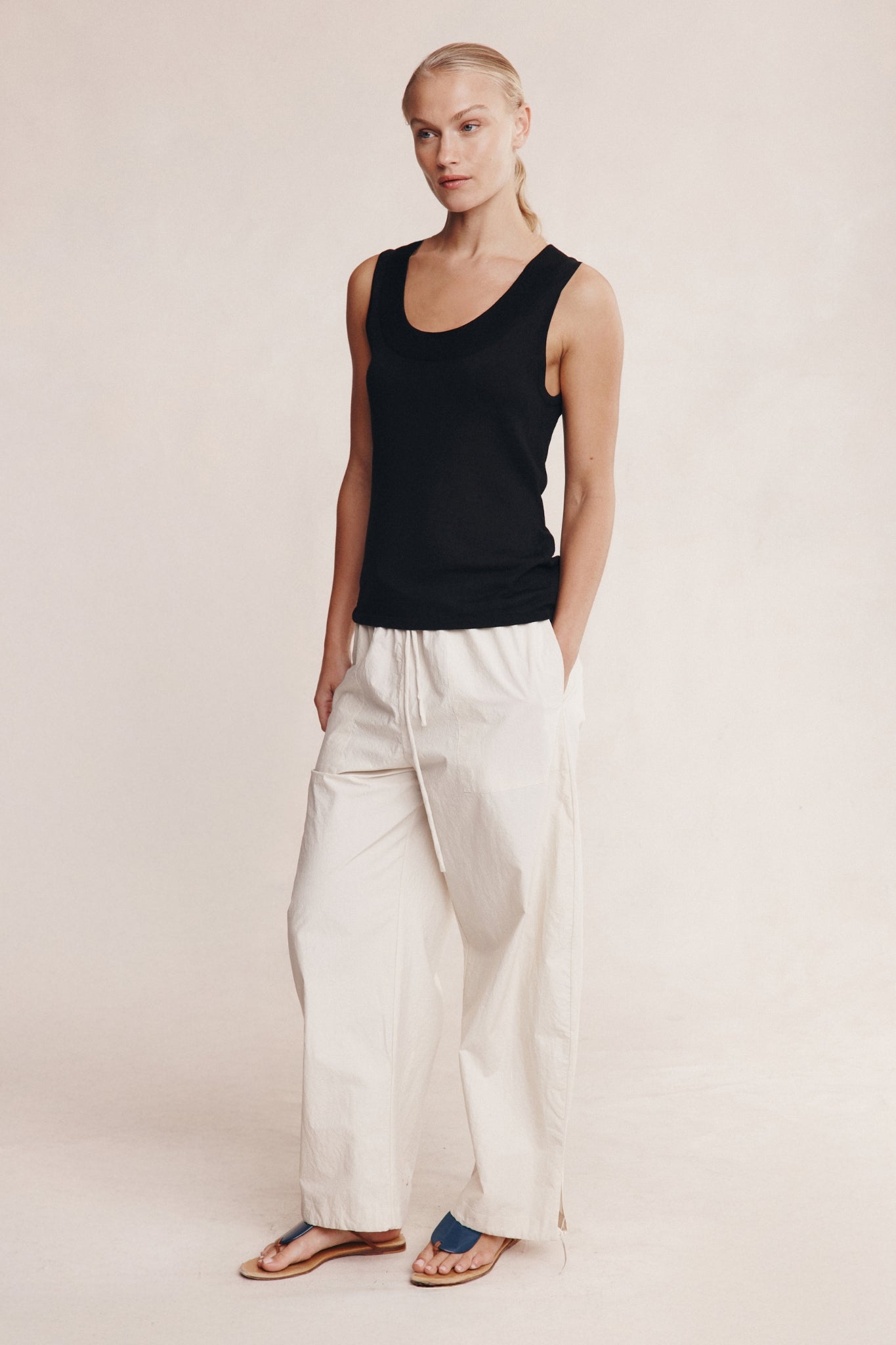 VENEDA SINGLET - BLACK