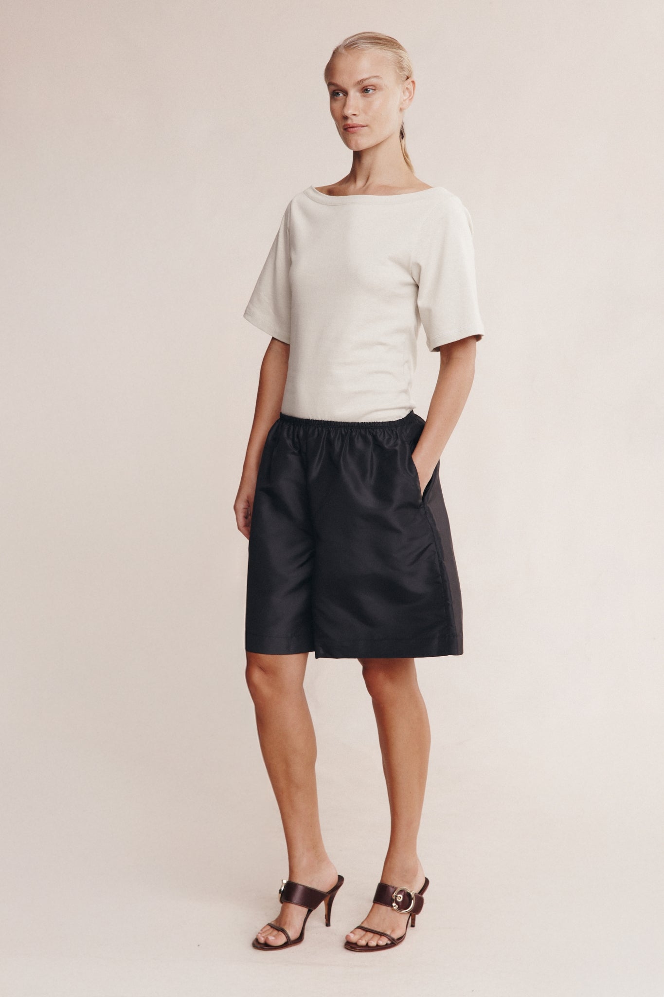 NARA SHORT - BLACK