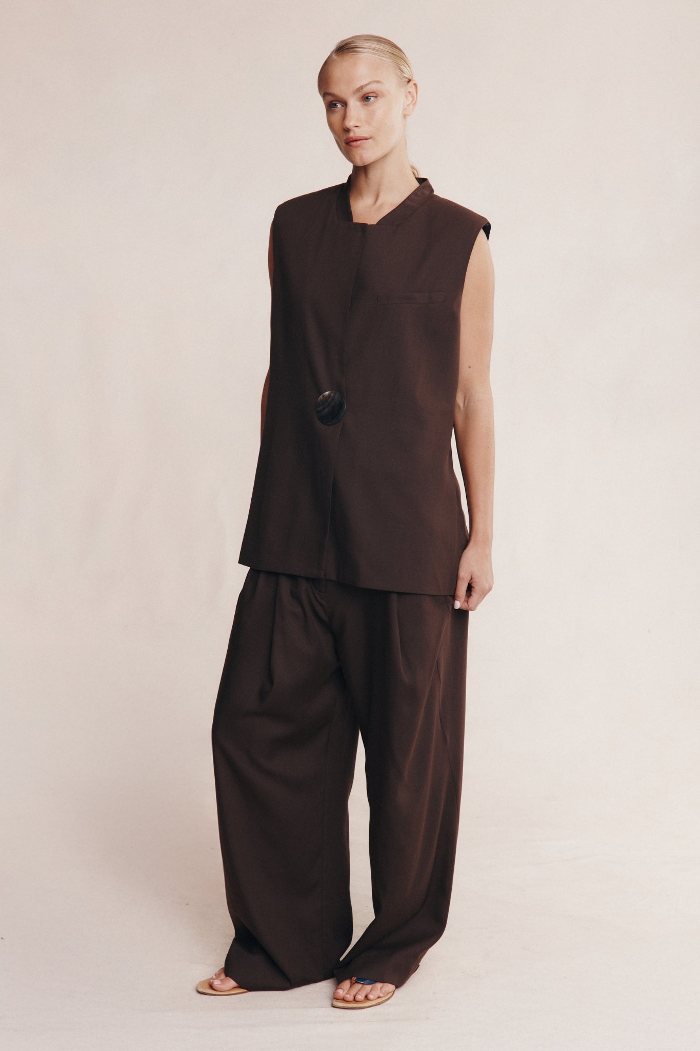 MORRIE VEST - CHOCOLATE