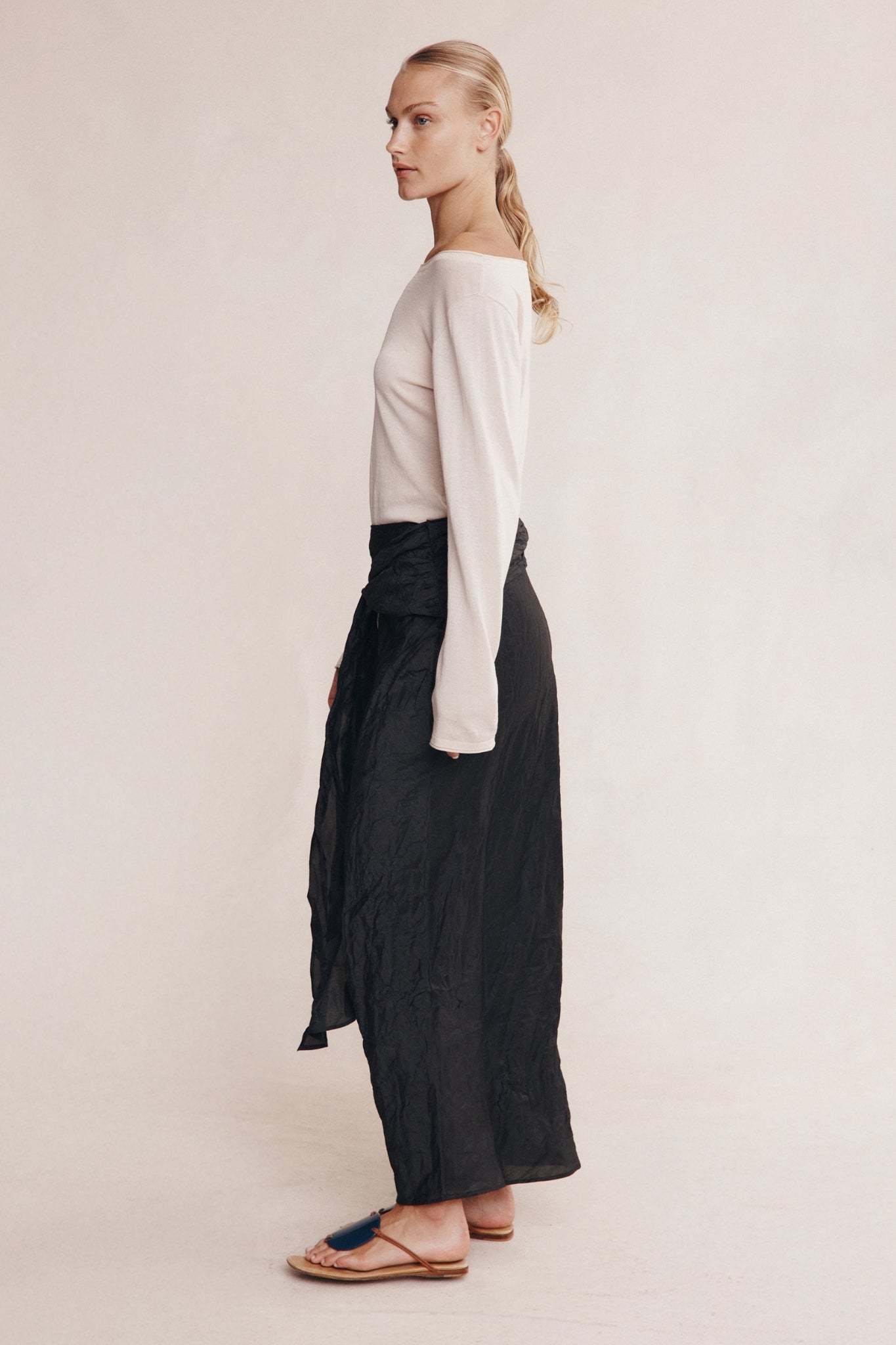 CASTER SKIRT - BLACK