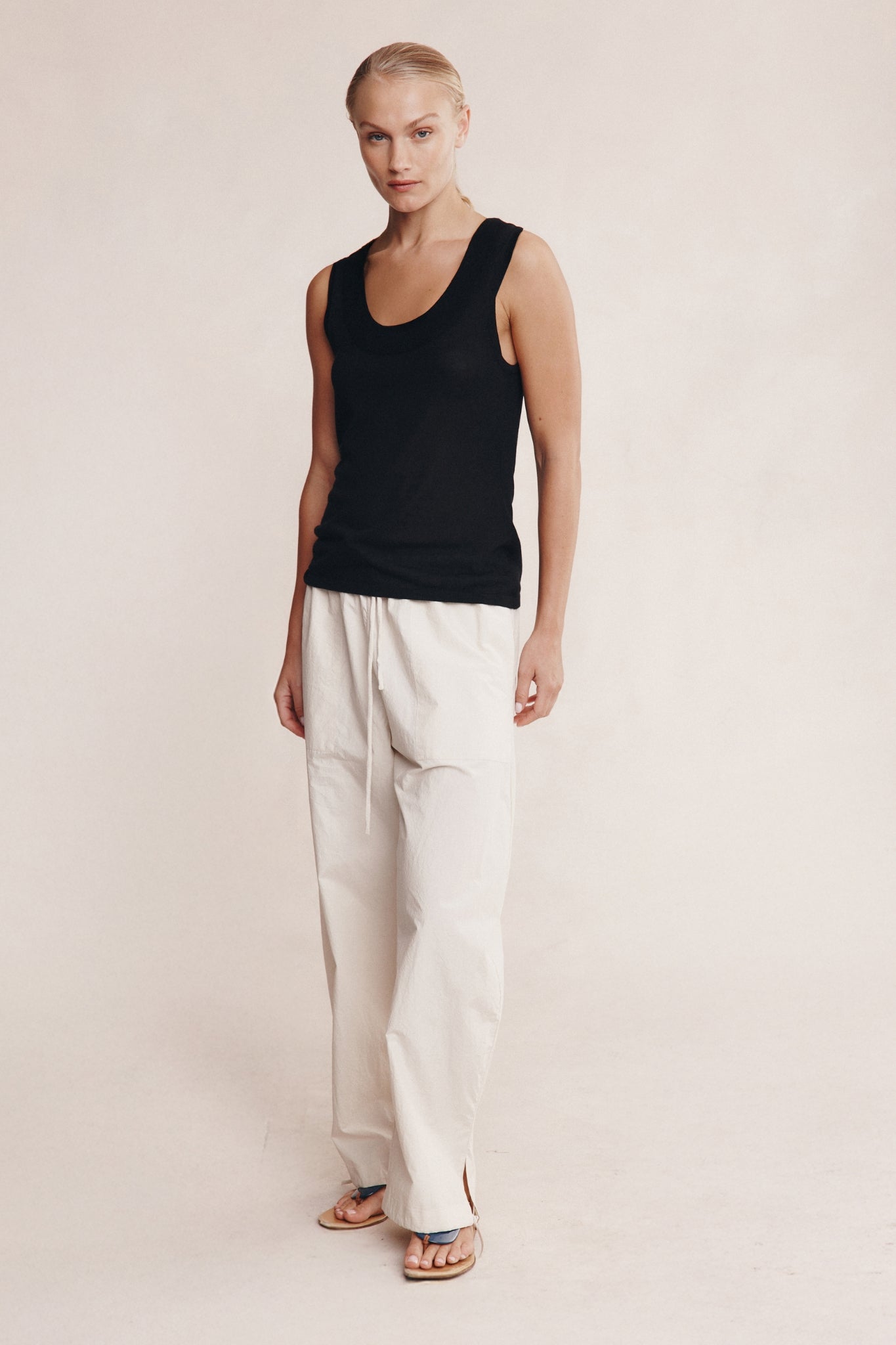 VENEDA SINGLET - BLACK
