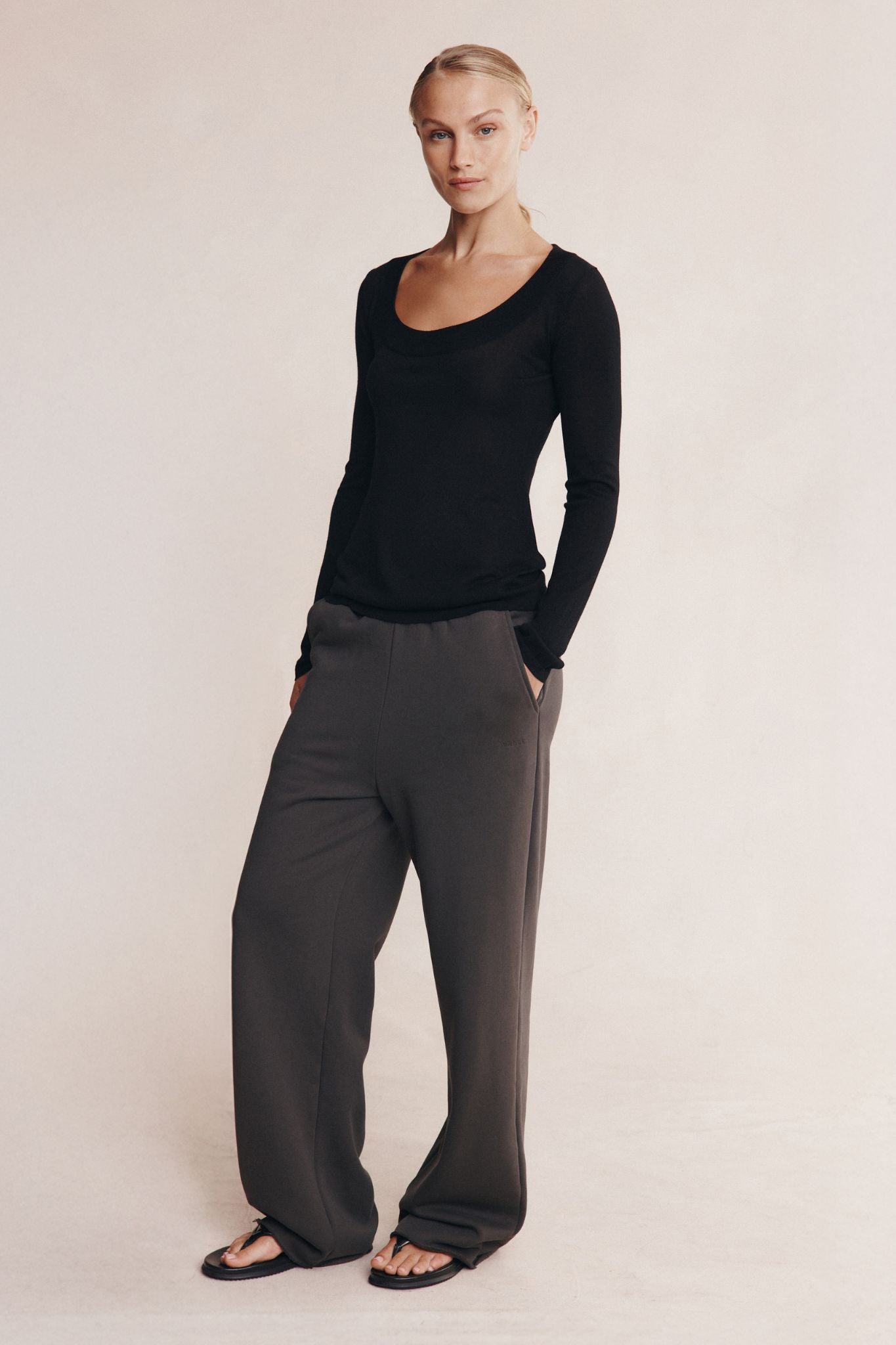 VENEDA TOP - BLACK