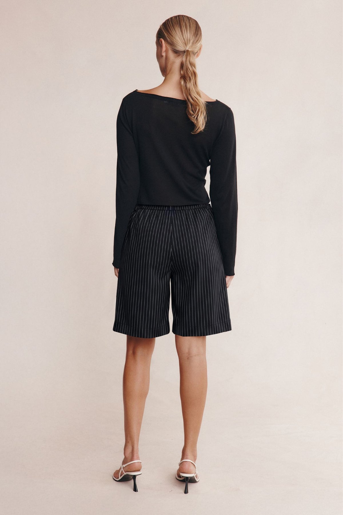 NARA SHORT - BLACK PIN STRIPE
