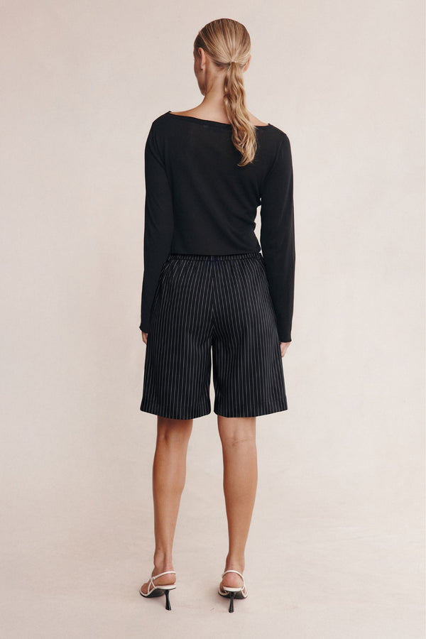 NARA SHORT - BLACK PIN STRIPE