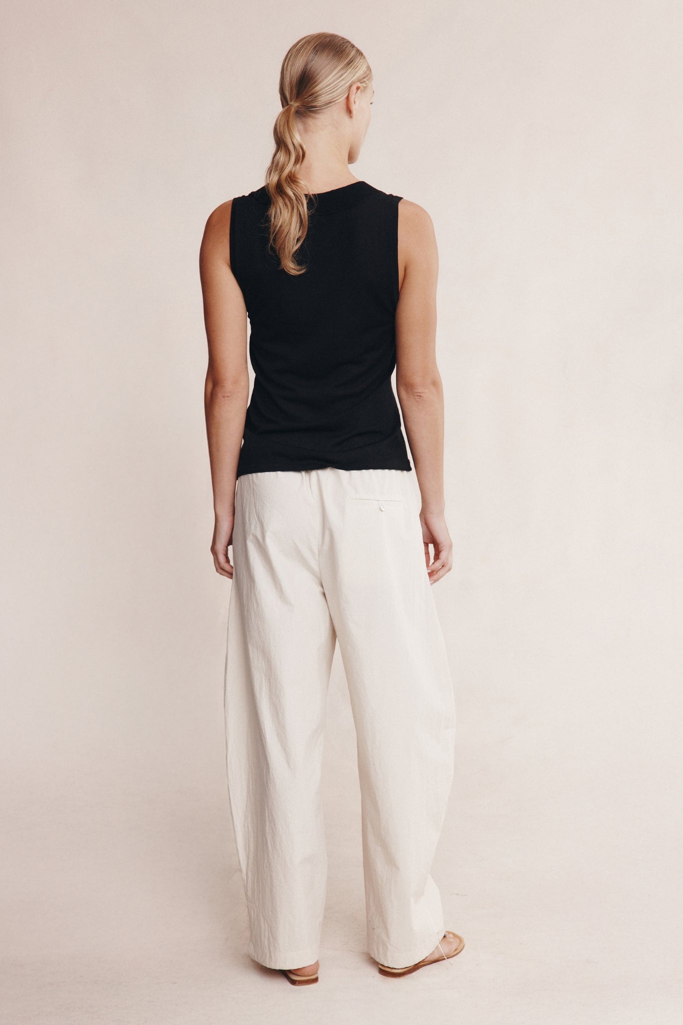 VENEDA SINGLET - BLACK