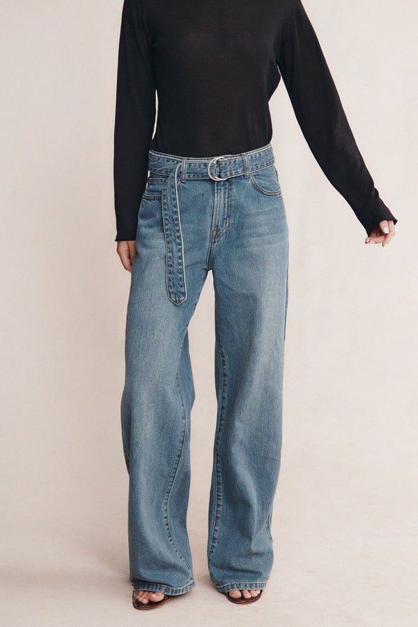 BELTED WIDE LEG JEAN - LIGHT WASH