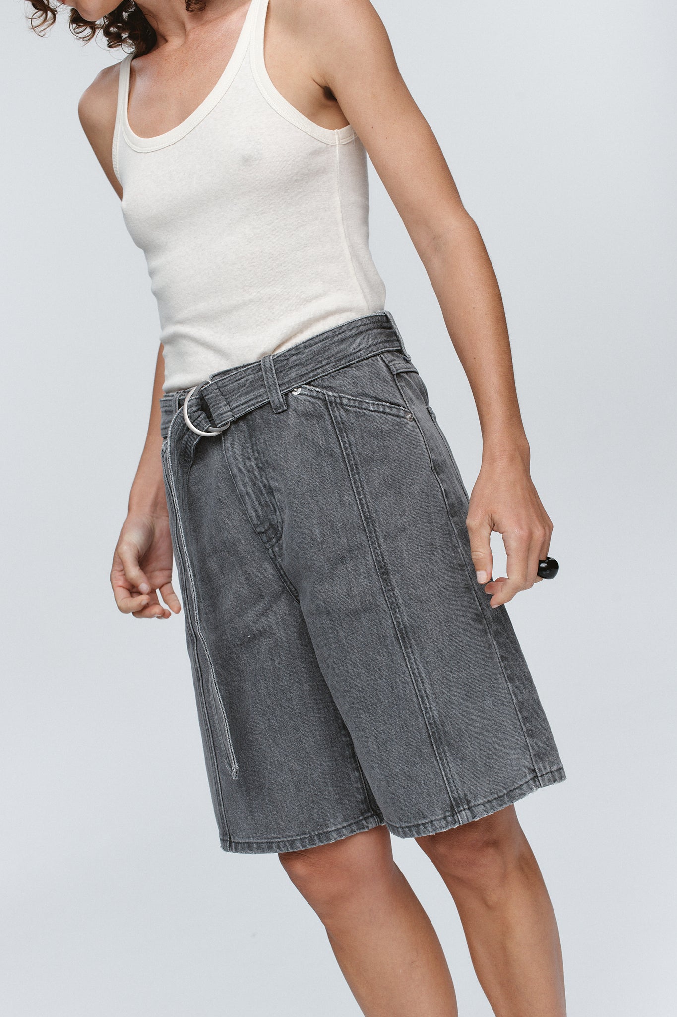 BELTED JEAN SHORT - STONE