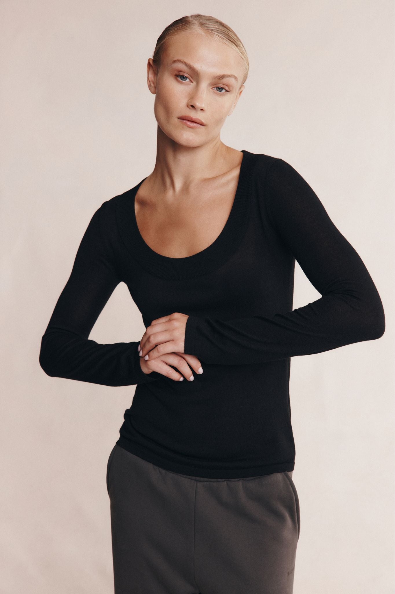 VENEDA TOP - BLACK