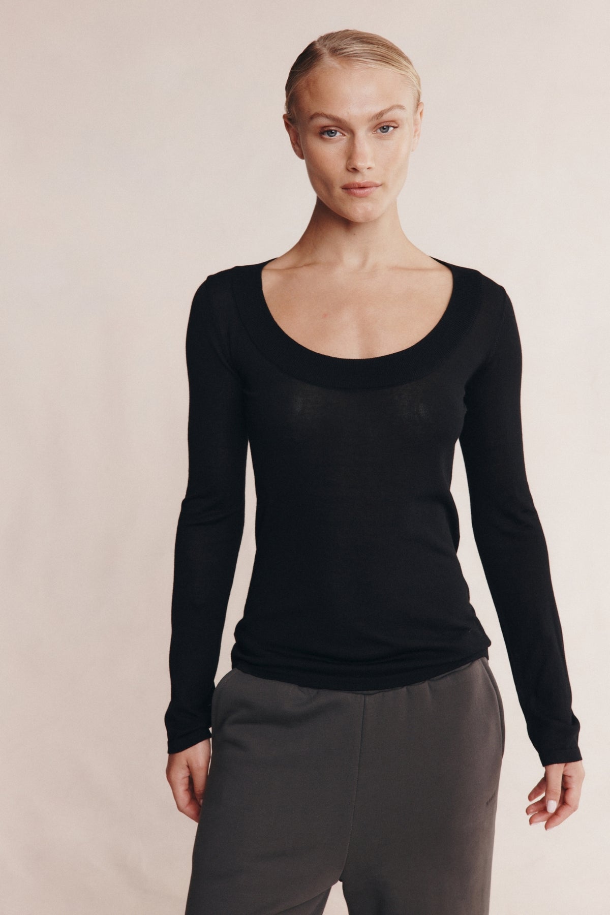 VENEDA TOP - BLACK