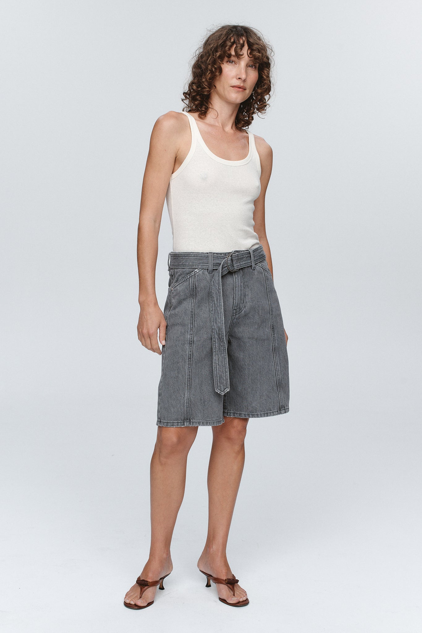 BELTED JEAN SHORT - STONE