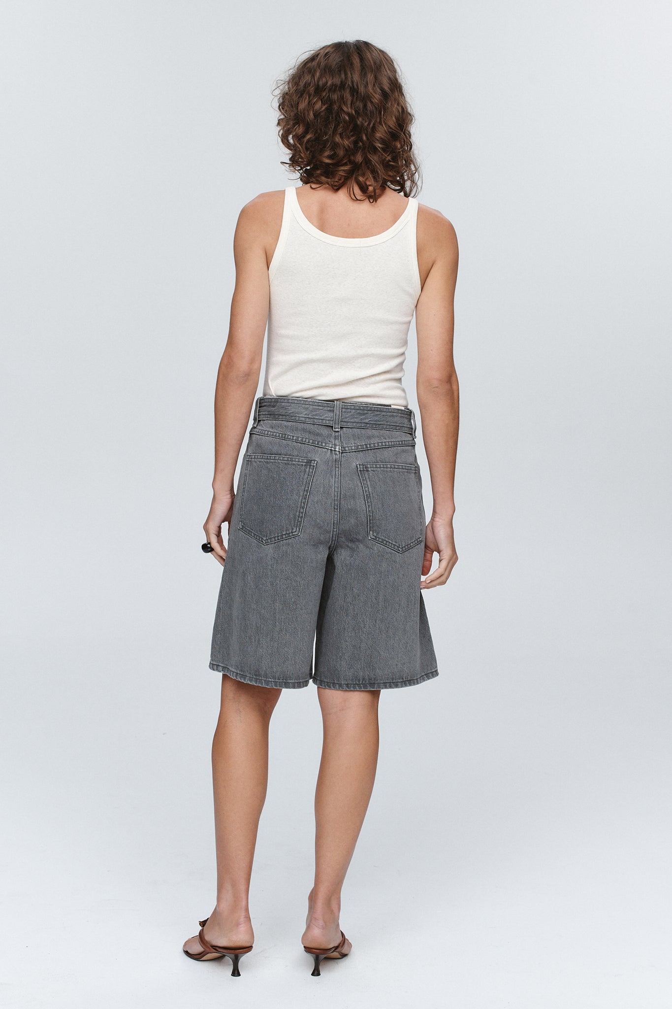 BELTED JEAN SHORT - STONE