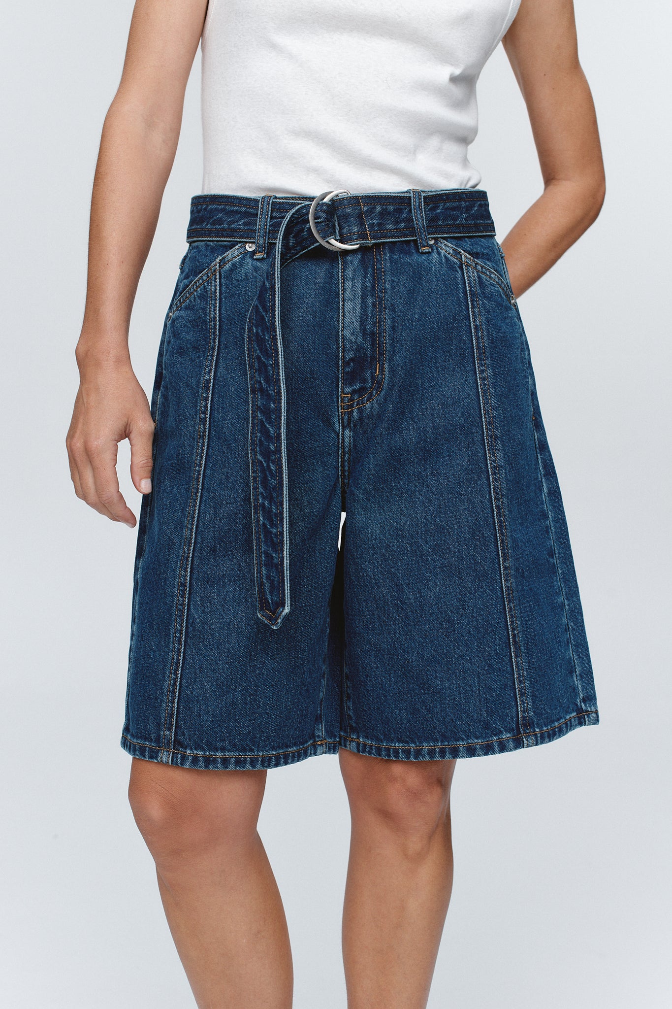 BELTED JEAN SHORT - WASHED INDIGO