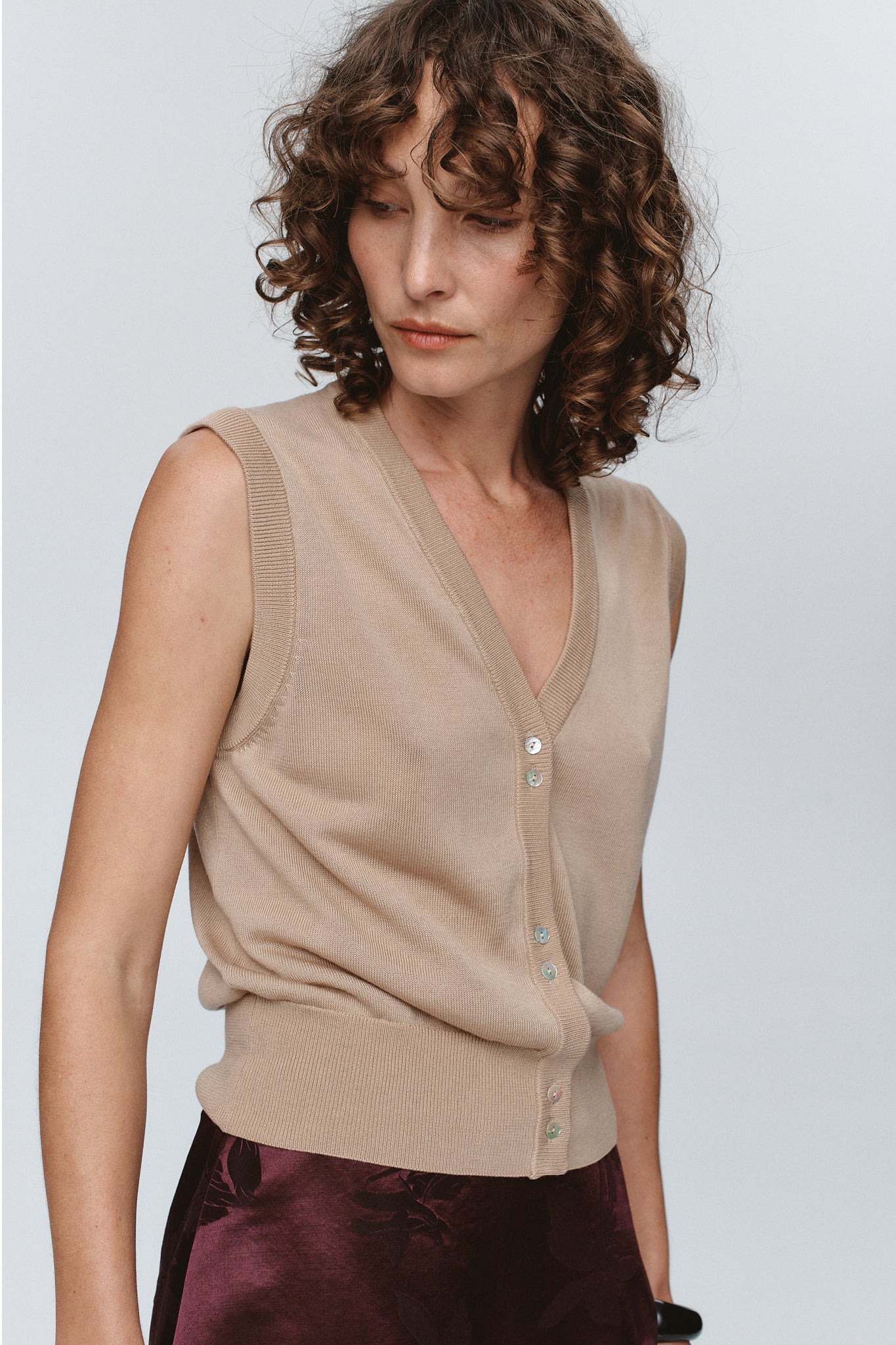 FOUNDATIONS VEST - ALMOND