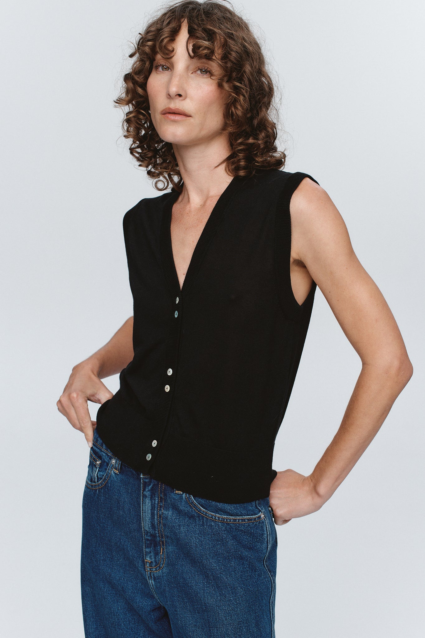 FOUNDATIONS VEST - BLACK