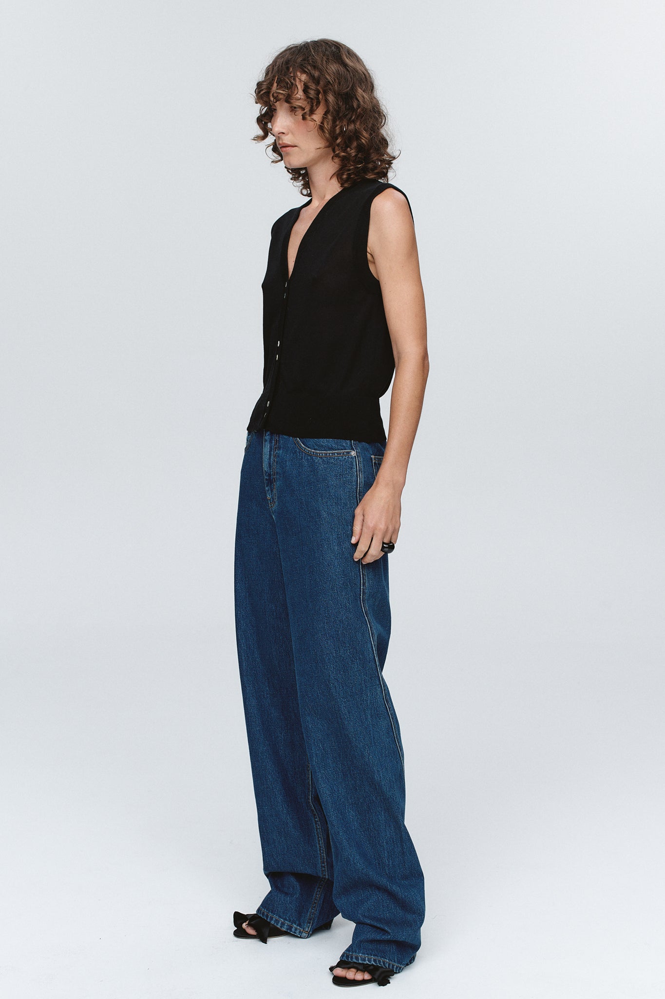 FOUNDATIONS VEST - BLACK