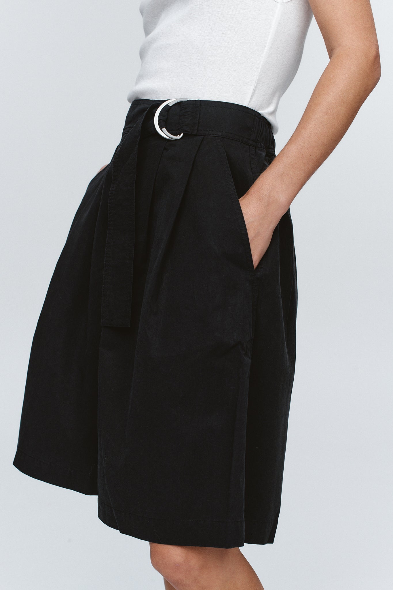 JULIAN SHORT - BLACK