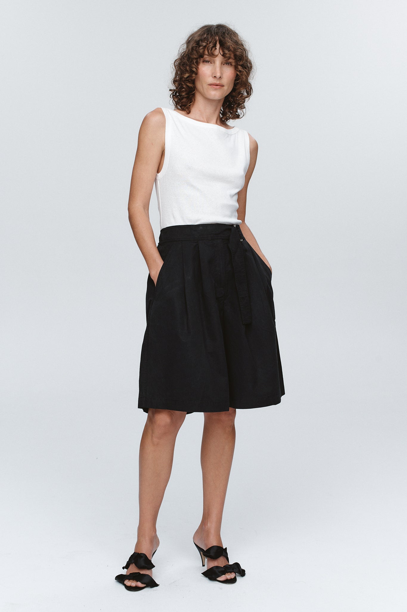 JULIAN SHORT - BLACK