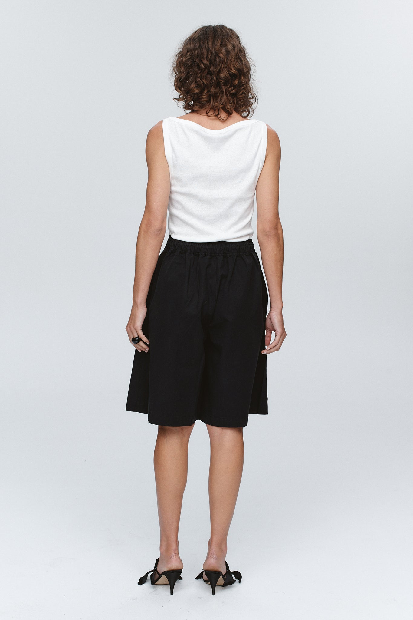 JULIAN SHORT - BLACK