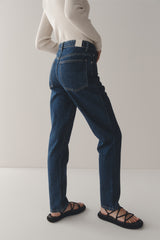 STRAIGHT LEG JEAN - MID BLUE