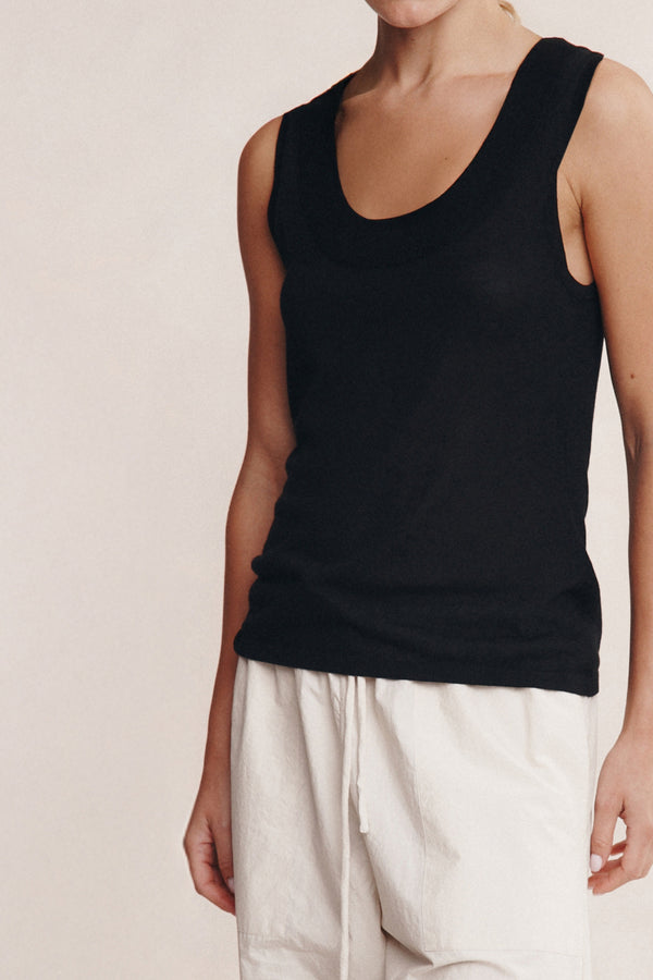 VENEDA SINGLET - BLACK