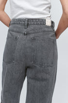 RELAXED CURVE JEAN - STONE