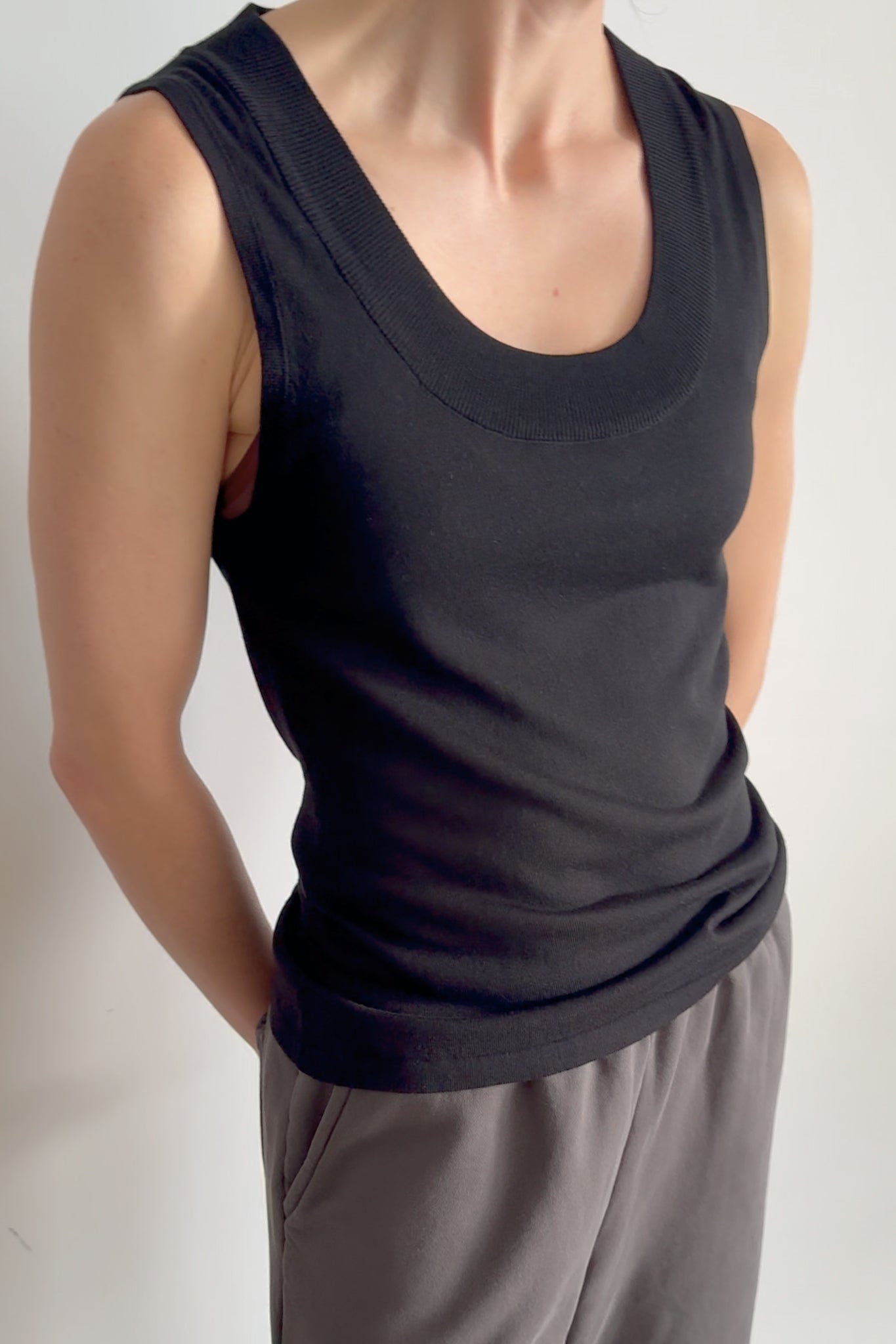 VENEDA SINGLET - BLACK