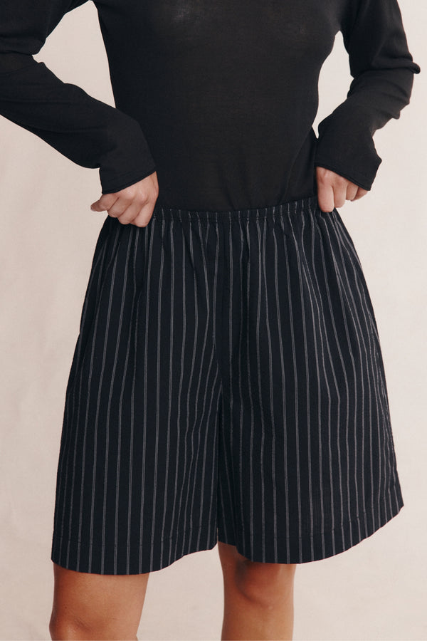 NARA SHORT - BLACK PIN STRIPE